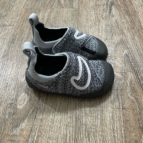 Nike Swoosh 1 TD Infant Flyknit Shoes Black White  Sz 3C FB3244-001 - Picture 1 of 7
